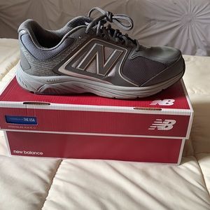 Women’s Wide 10.5 New Balance tennis shoes